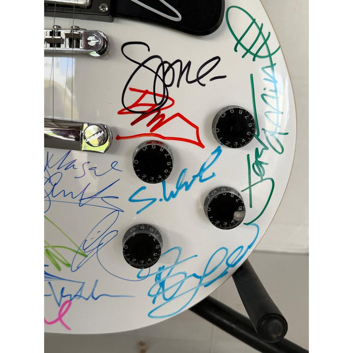 Grunge legends  Pearl Jam STP Smashing Pumpkins Soundgarden Nirvana Alice in Chains Mudhoney & Hole white Les Paul electric guitar signed..