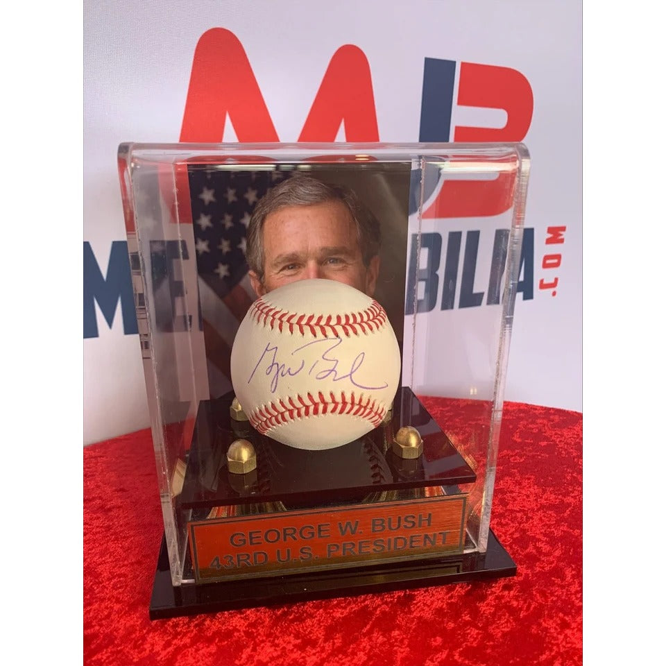 Barack Hussein Obama II (44) vintage golf ball signed with proof and free display case