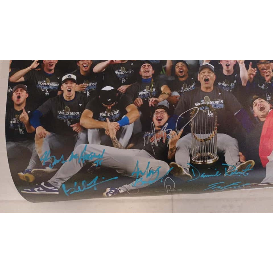 Los Angeles Dodgers Shohei Ohtani 2024 World Champions 16x20 photo signed with proof