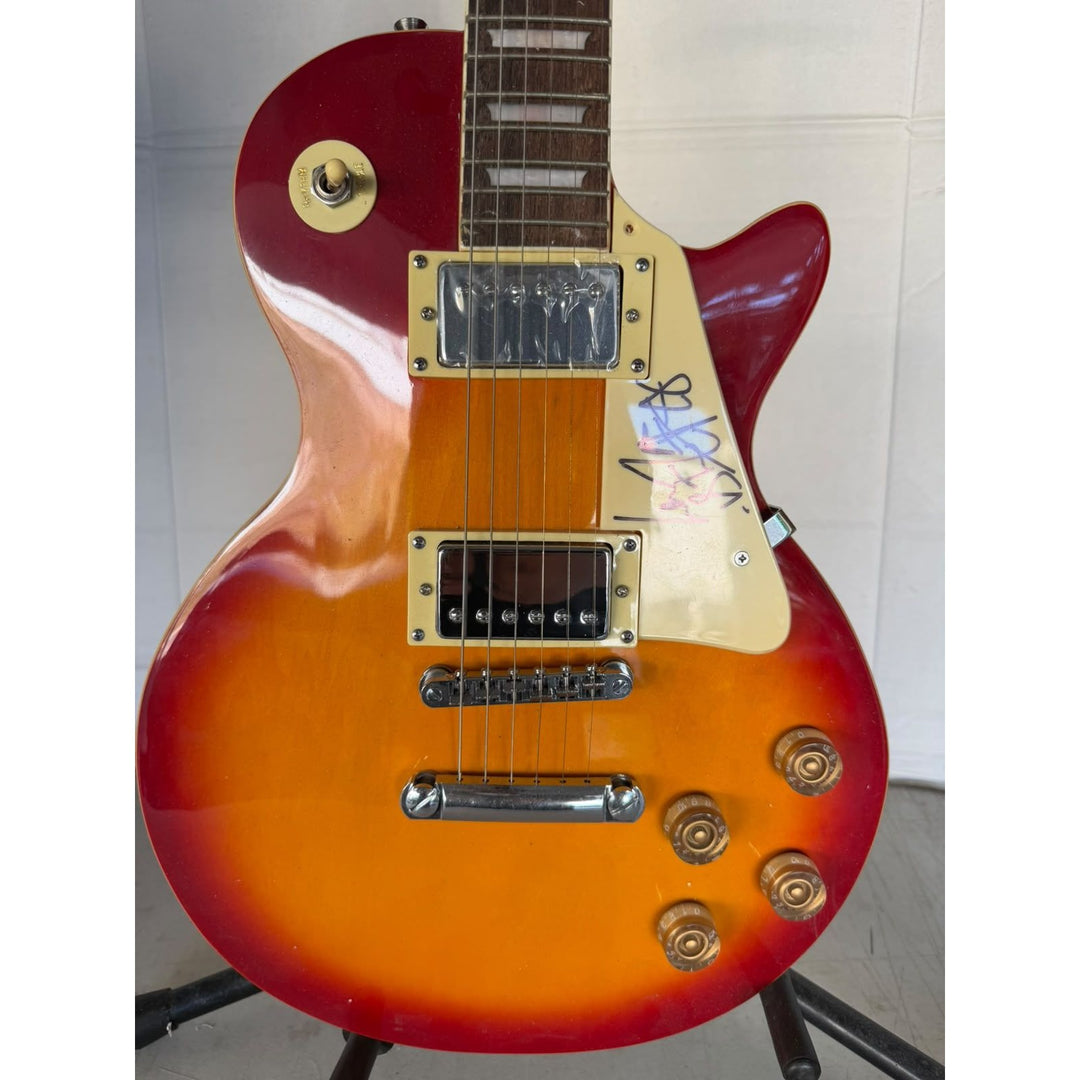Lemmy Kilmister of Motorhead Les Paul vintage electric guitar signed with full provenance, photo proof and AI certification .