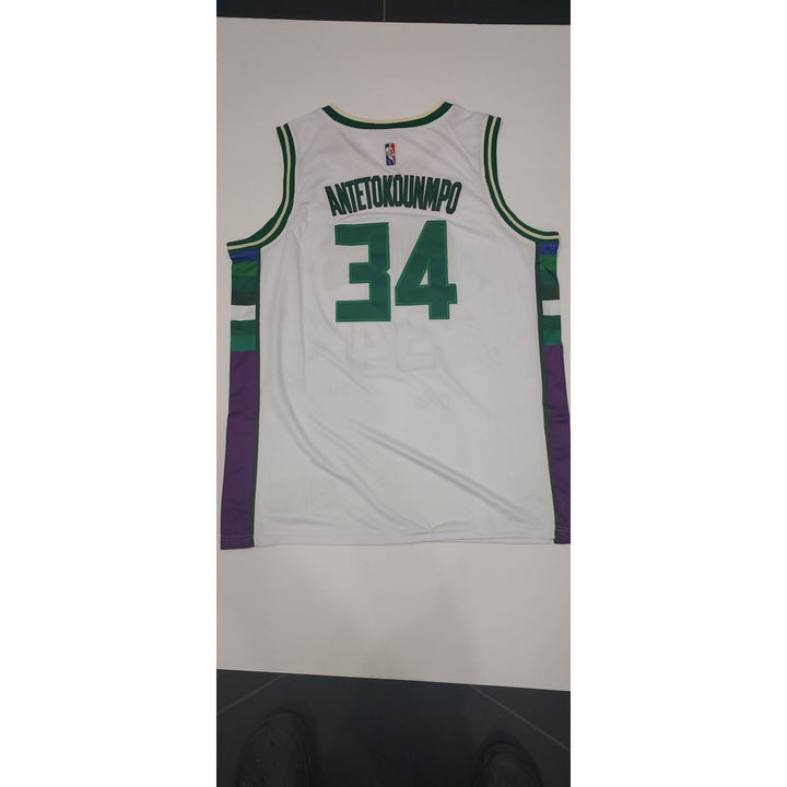 Giannis Antetokounmpo Milwaukee Bucks NBA champions 2020-21 team signed jersey with proof