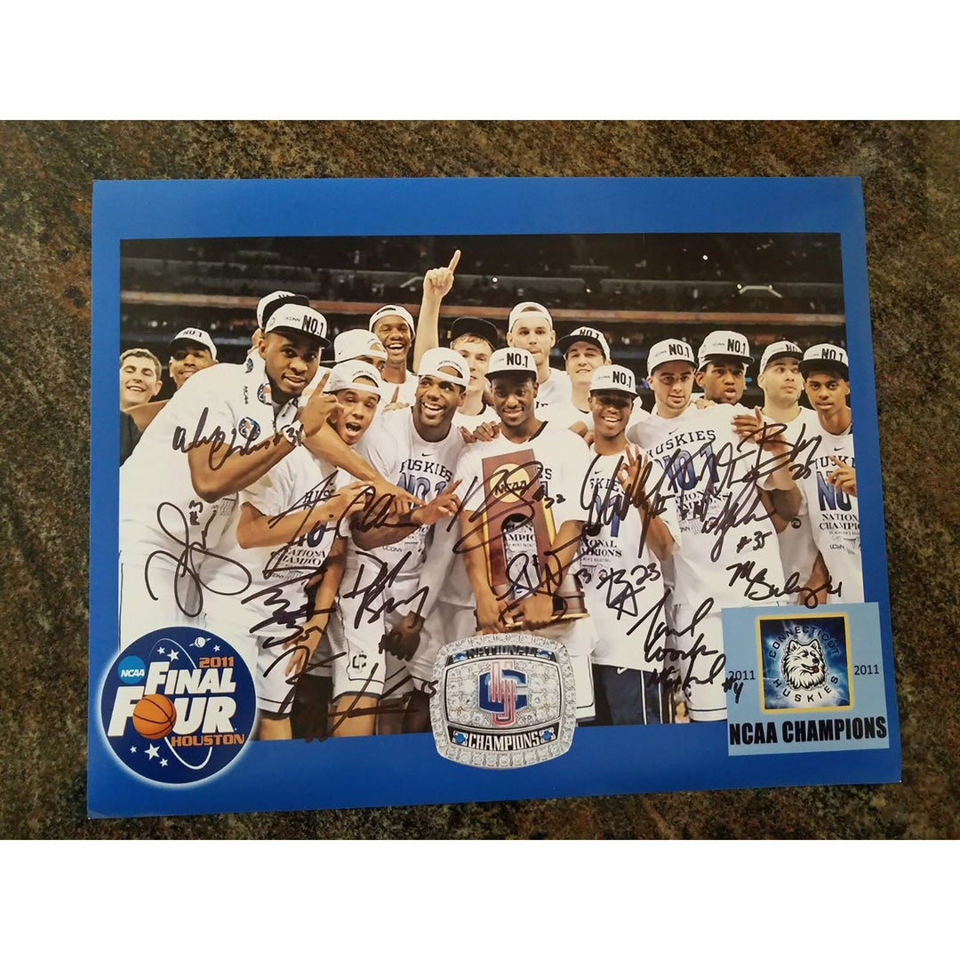 Kemba Walker University of Connecticut 11 x14 signed photo - Awesome Artifacts 