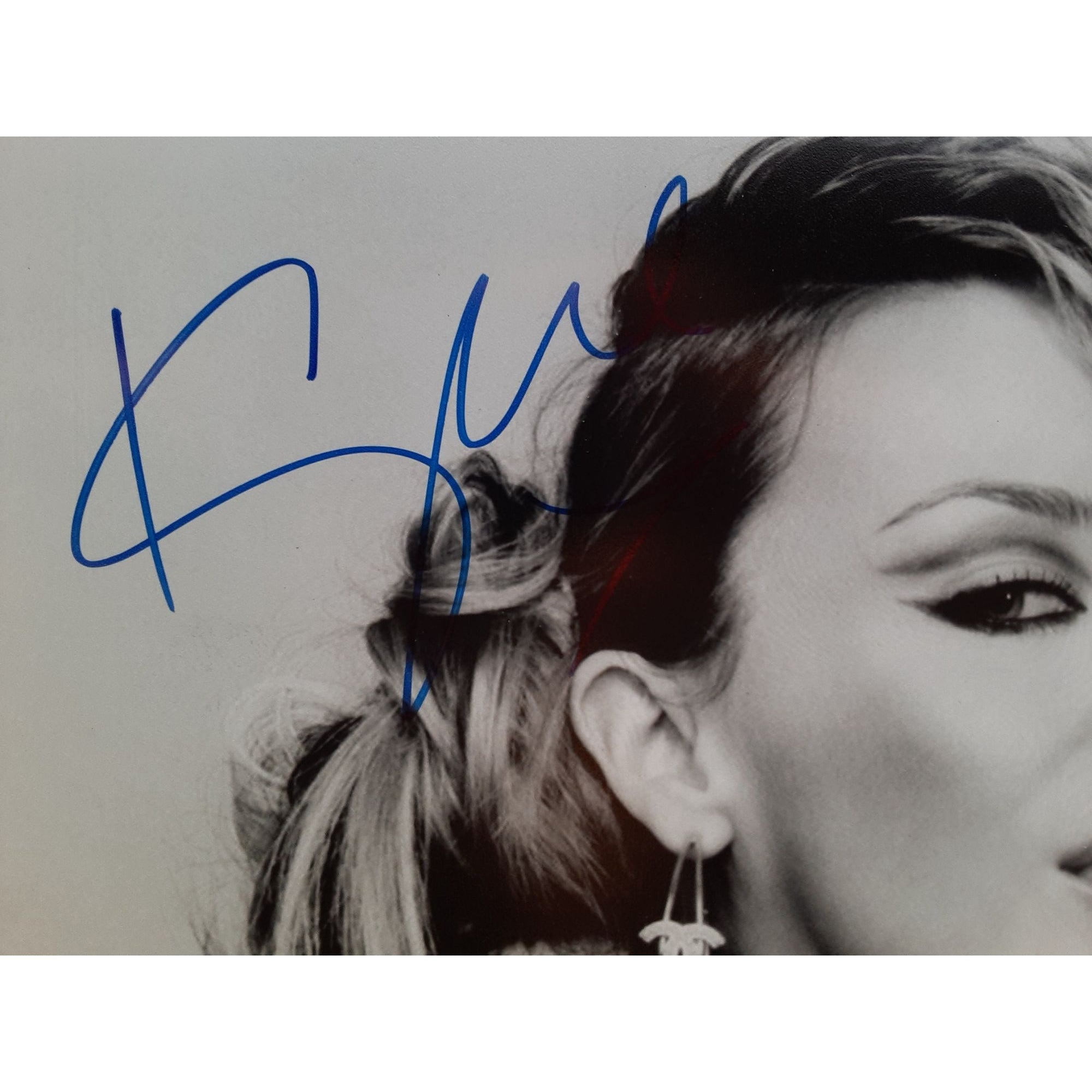 Kylie Minogue 8 by 10 signed photo with proof - Awesome Artifacts 