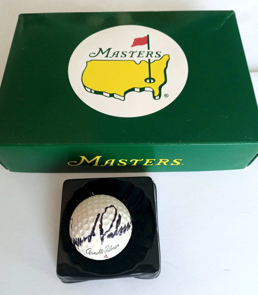 Arnold Palmer vintage golf ball signed with proof