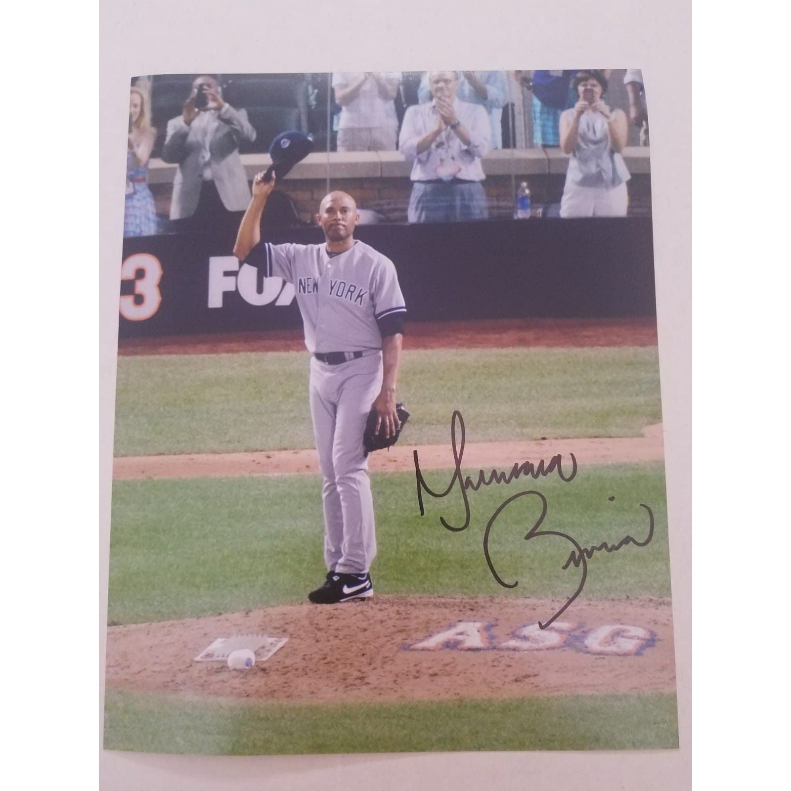 Mariano Rivera New York Yankees 8 x 10 signed photo