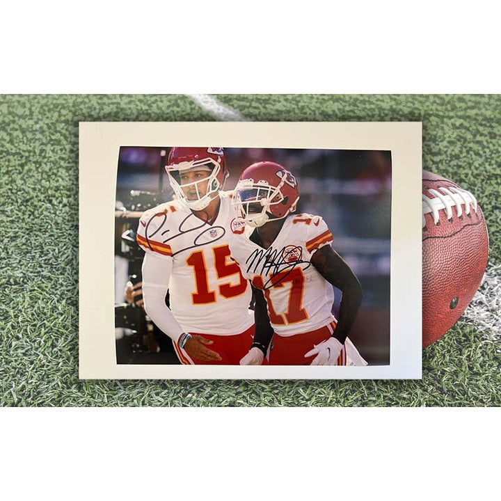 Patrick Mahomes Mercole Hardman Kansas City Chiefs 8x10 photo signed with proof