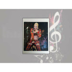Load image into Gallery viewer, Gwen Stefani 8 by 10 signed photo with proof
