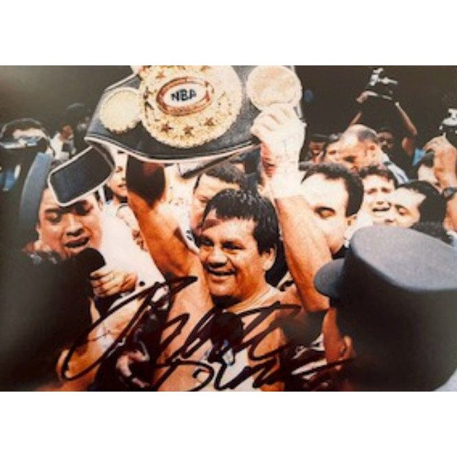 Roberto Duran boxing legend 5x7 photo signed - Awesome Artifacts 