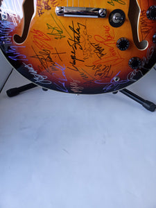 Chris Cornell, David Grohl, David Bowie, Eddie Vedder, 30 Rock Legends hollow-body signed guitar with proof