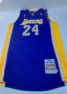 Awesome Artifacts Kobe Bryant Vintage #8 Los Angeles Lakers 2XL Jersey Signed with Proof by Awesome Artifact