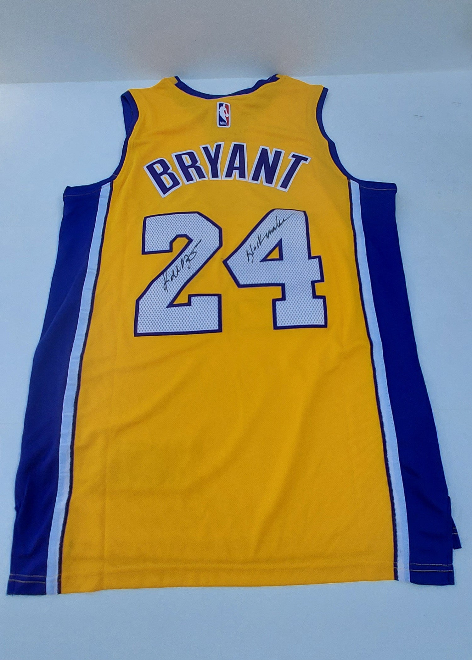 Kobe Bryant Los Angeles Lakers signed game YELLOW model jersey with proof