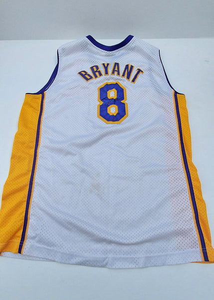 Kobe Bryant Los Angeles Lakers jersey signed with proof – Awesome Artifacts