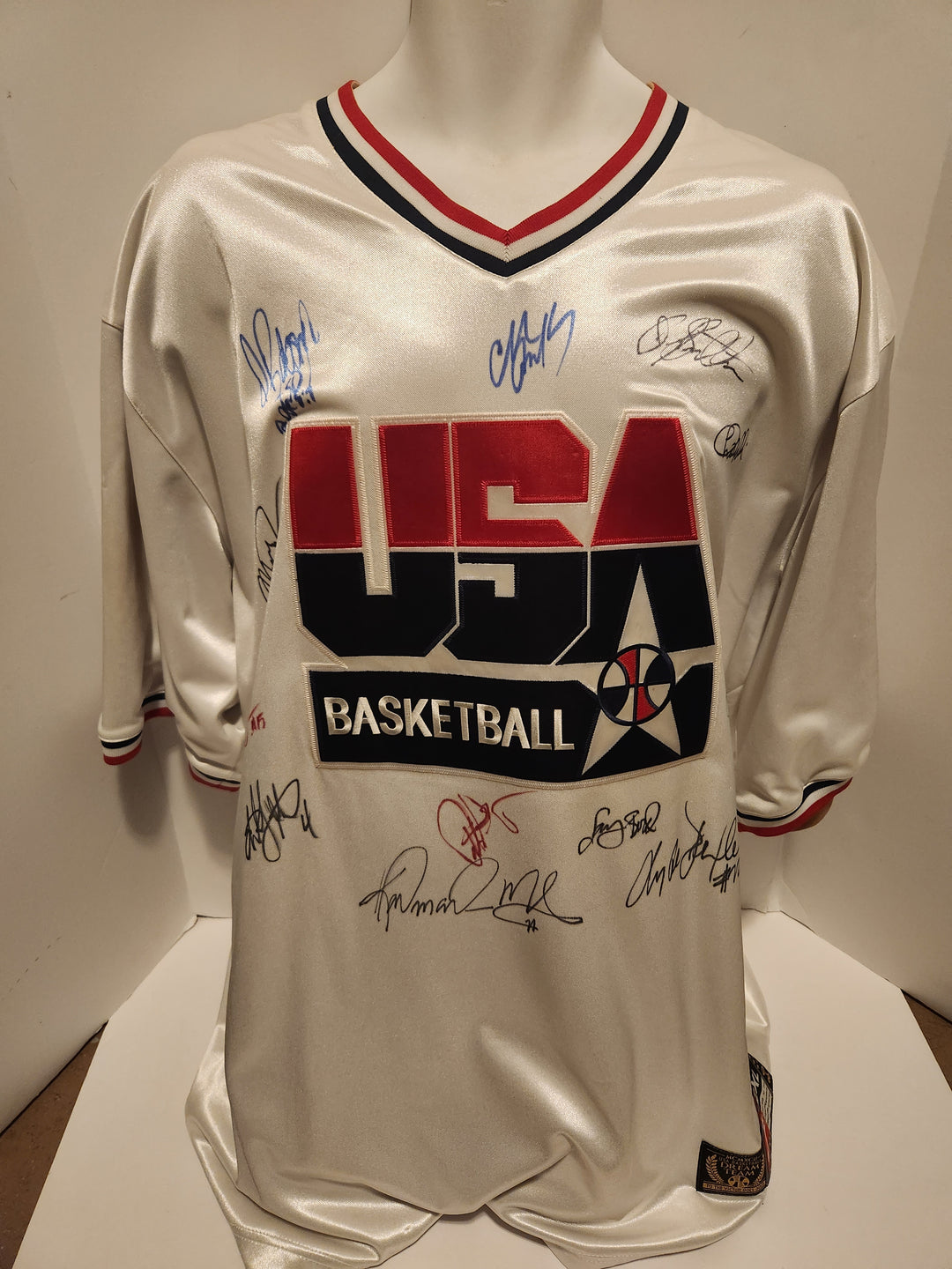 Michael Jordan, Larry Bird, Charles Barkley, Magic Johnson, Dream Team signed jersey with proof - Awesome Artifacts 