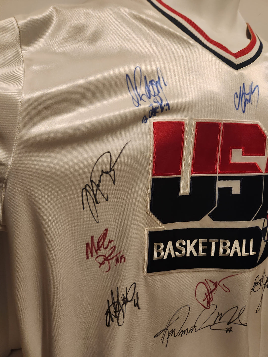 Michael Jordan, Larry Bird, Charles Barkley, Magic Johnson, Dream Team signed jersey with proof - Awesome Artifacts 