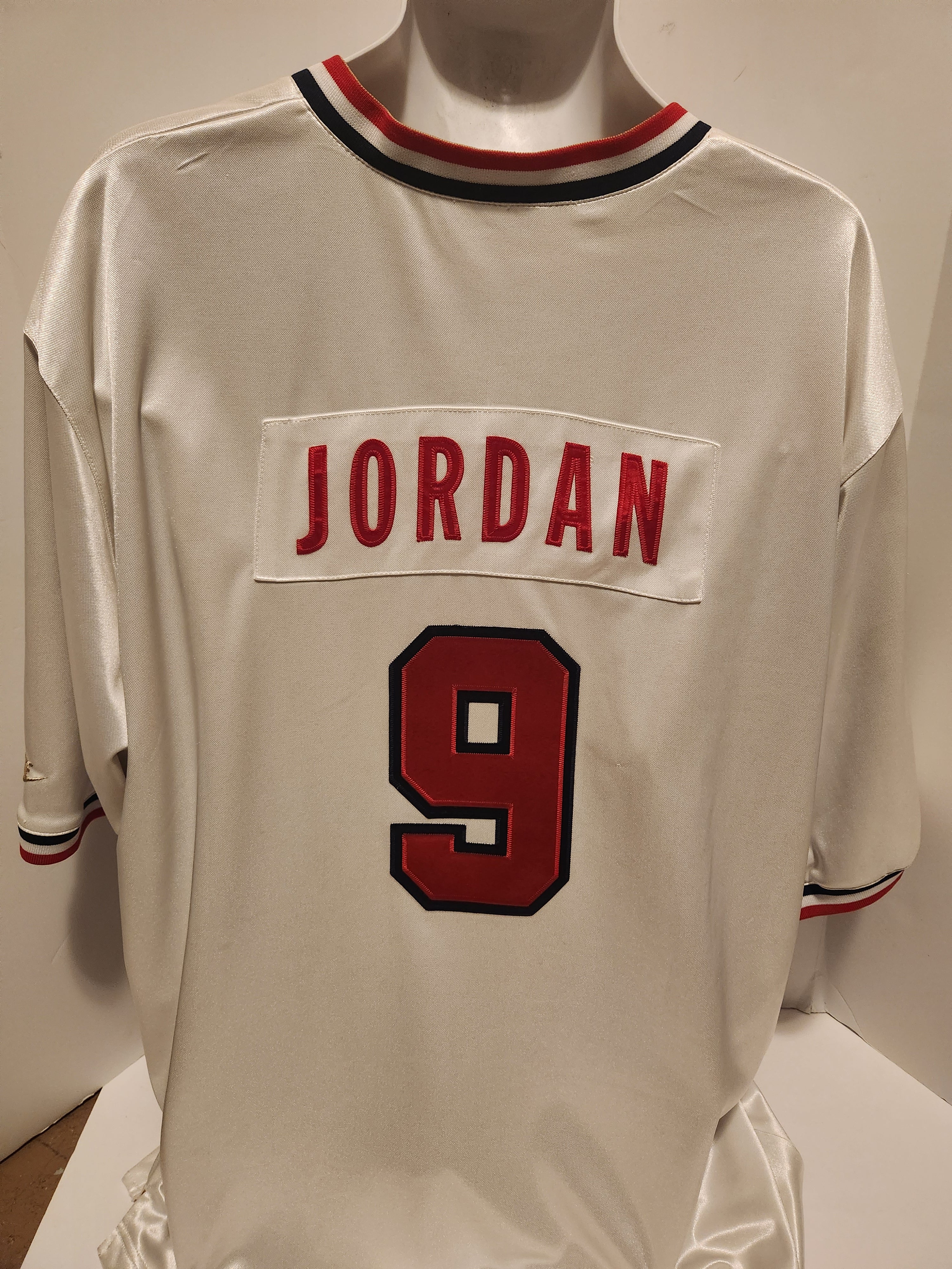 Michael Jordan, Larry Bird, Charles Barkley, Magic Johnson, Dream Team signed jersey with proof