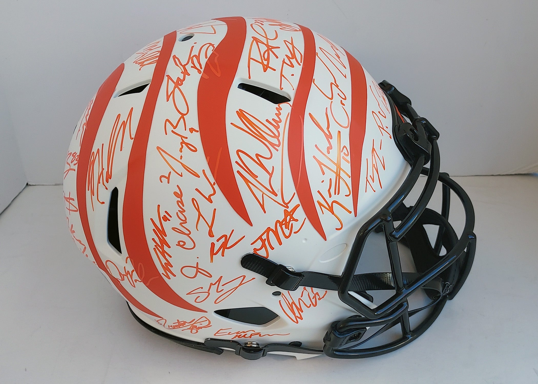 Cincinnati Bengals 2021-22 Speed pro model helmet team signed with proof