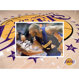 Kobe Bryant Los Angeles Lakers 5 x 7 photo signed with proof