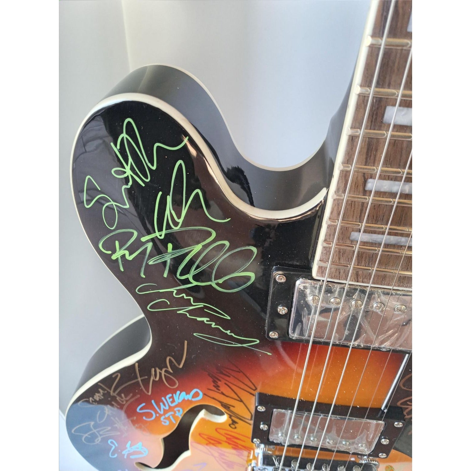 1990s Grunge Nirvana, Stone Temple Pilots, Pearl Jam, Soundgarden, Alice in Chains, One-of-a-Kind electric guitar signed with proof