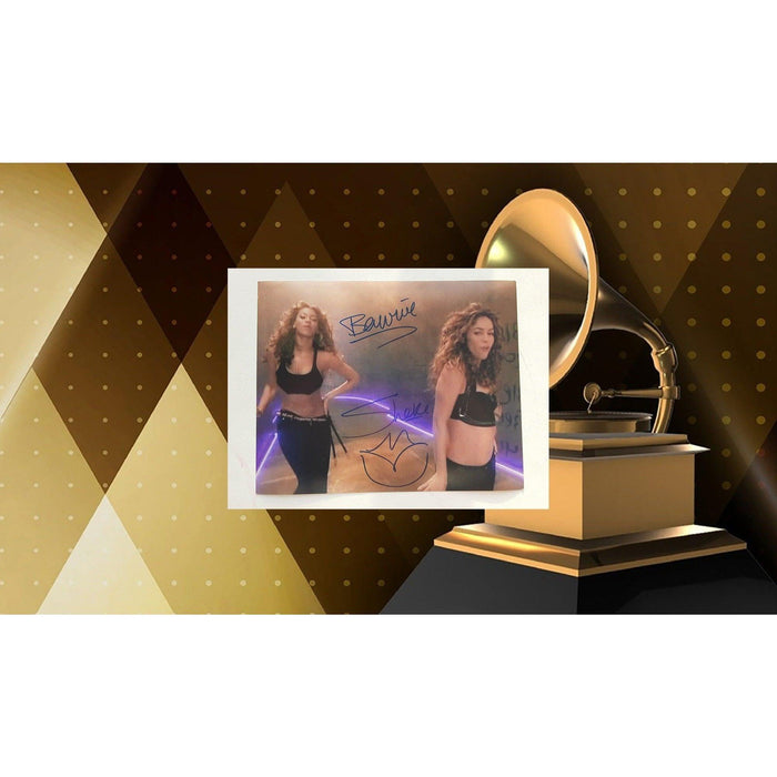 Shakira Mebarak Ripoll, Beyonce Knowles 8 x 10 signed photo with proof