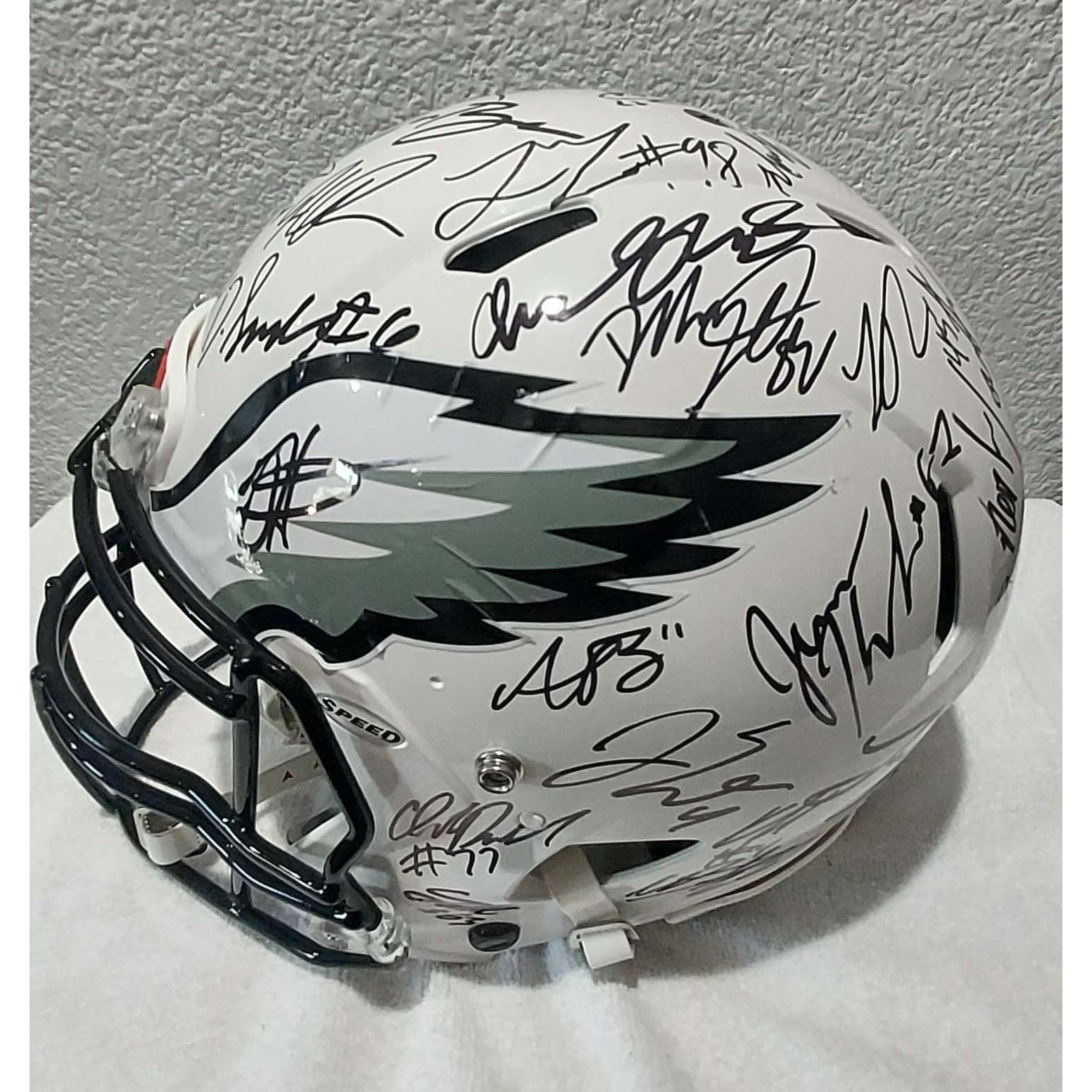 eagles new helmet 2022