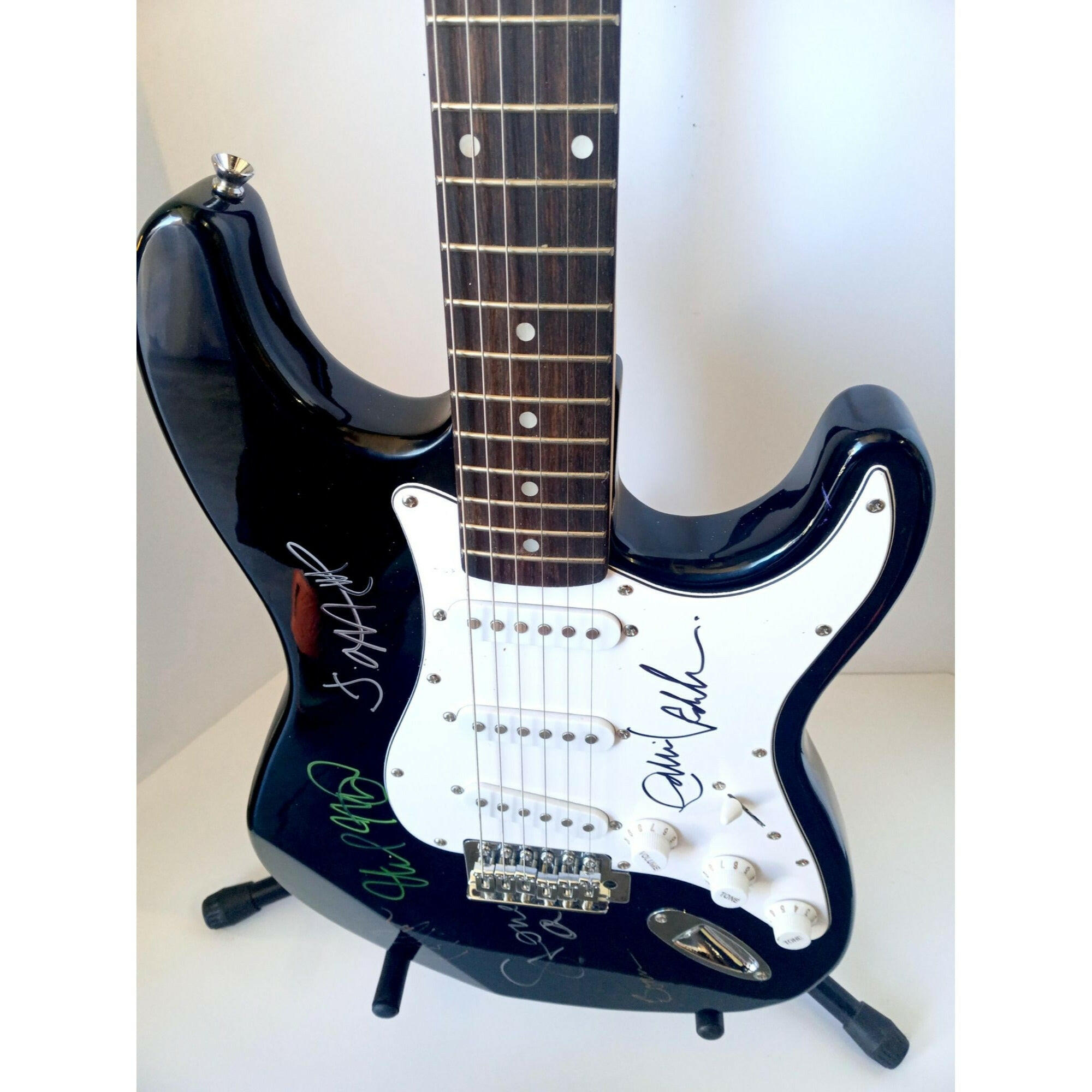 Pearl Jam Eddie Vedder, Stone Gossard, Jeff Ament, Mike McCready signed electric guitar