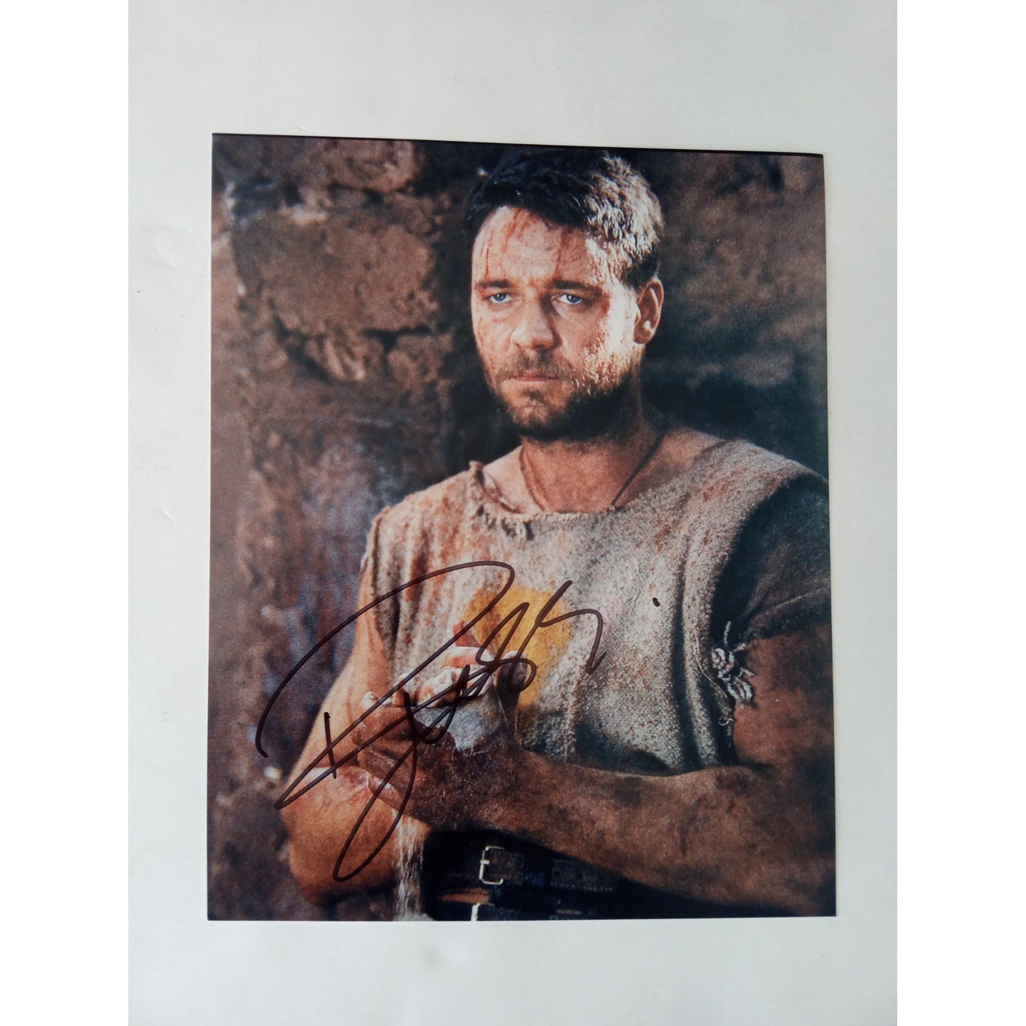 Russell Crowe Gladiator 8 x 10 signed photo with proof - Awesome Artifacts 