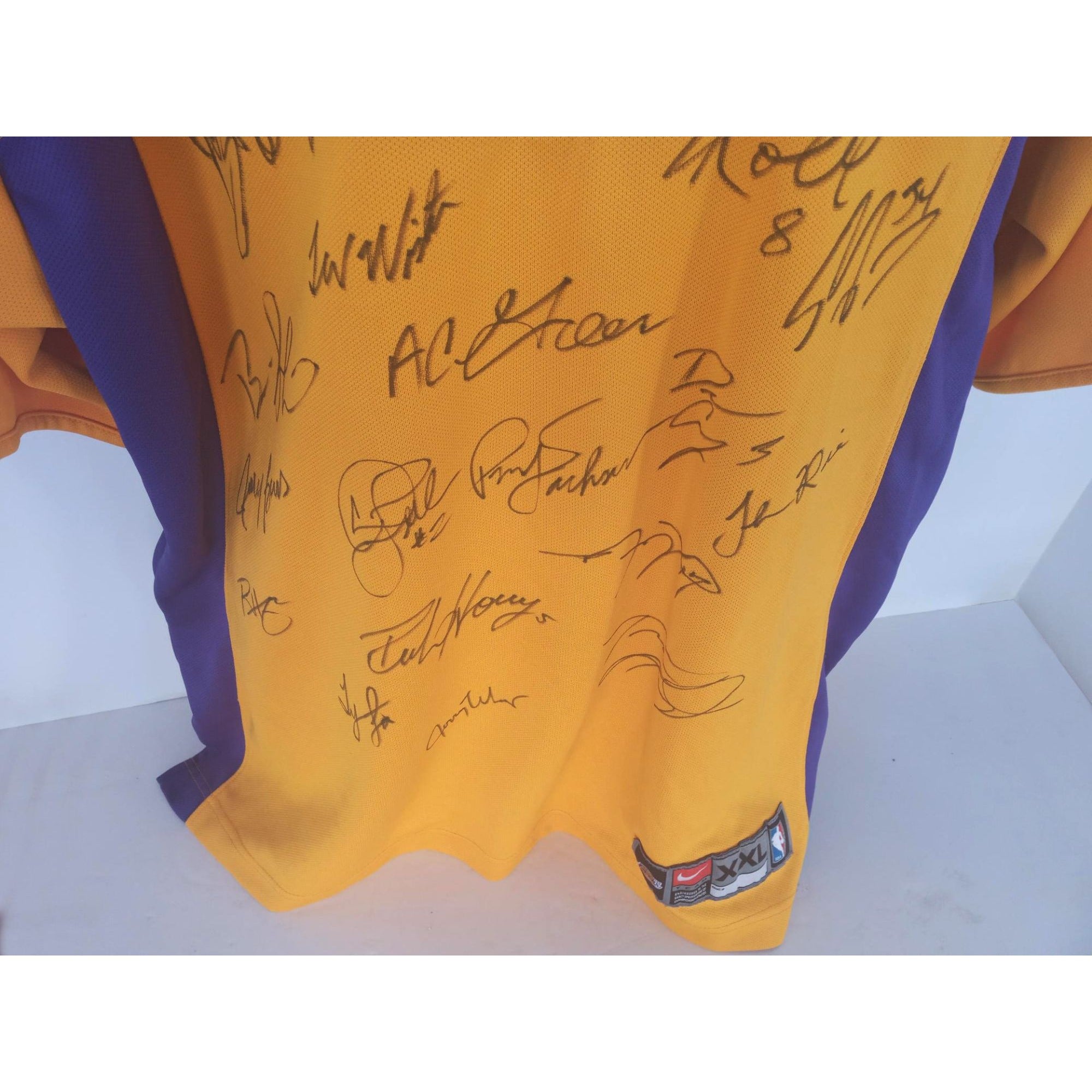 Awesome Artifacts Kobe Bryant, Shaquille O'Neal, Jerry Bus Jerry West 2019-20 Los Angeles Lakers Team Signed Shooting Shirt with Proof by Awesome Artifact