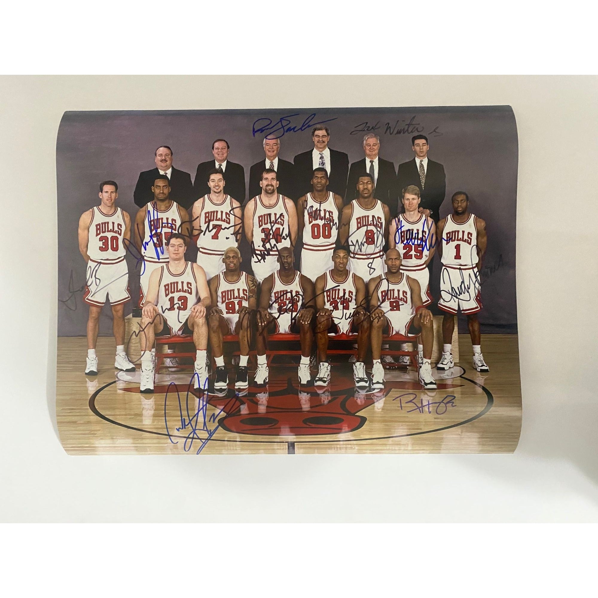 Michael Jordan, Dennis Rodman, Phil Jackson, Scottie Pippen  1997-1998 Chicago Bulls NBA CHAMPIONS team signed 16x20 photo with proof