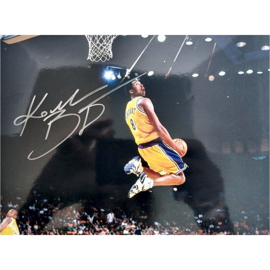 Kobe Bryant Los Angeles Lakers 8 x 10 photo signed with proof