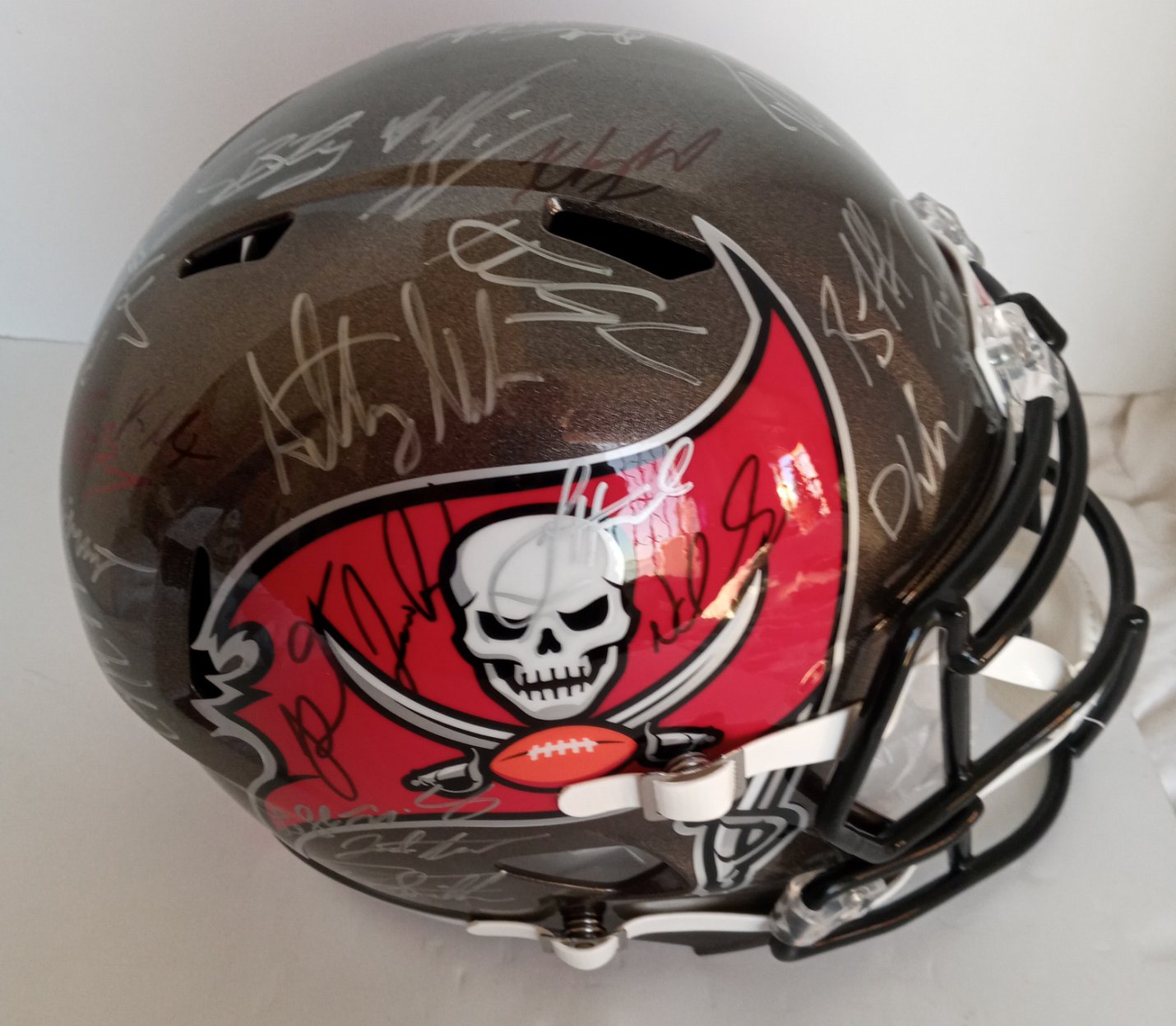 Tom Brady Tampa Bay Buccaneers Autographed Riddell Speed Mini Helmet