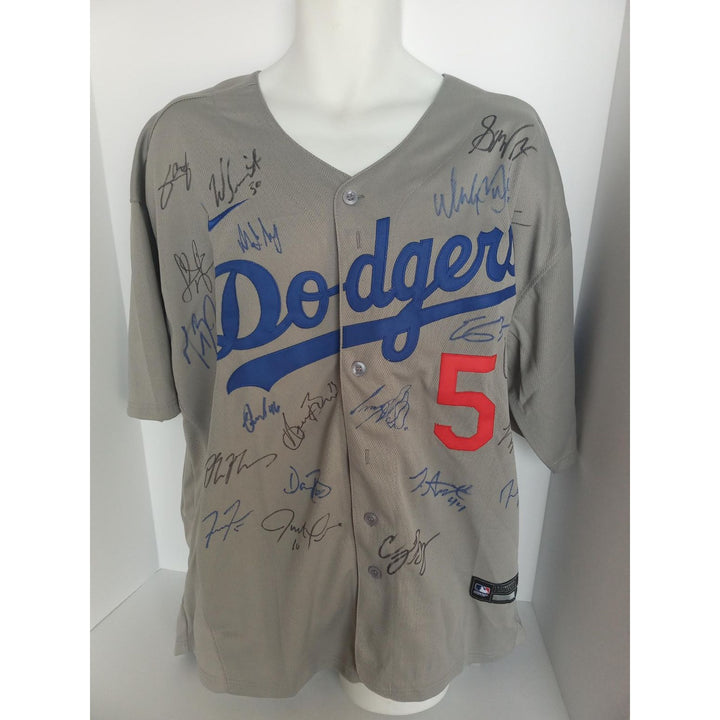 Freddie Freeman 2022 Los Angeles Dodgers team signed jersey with proof