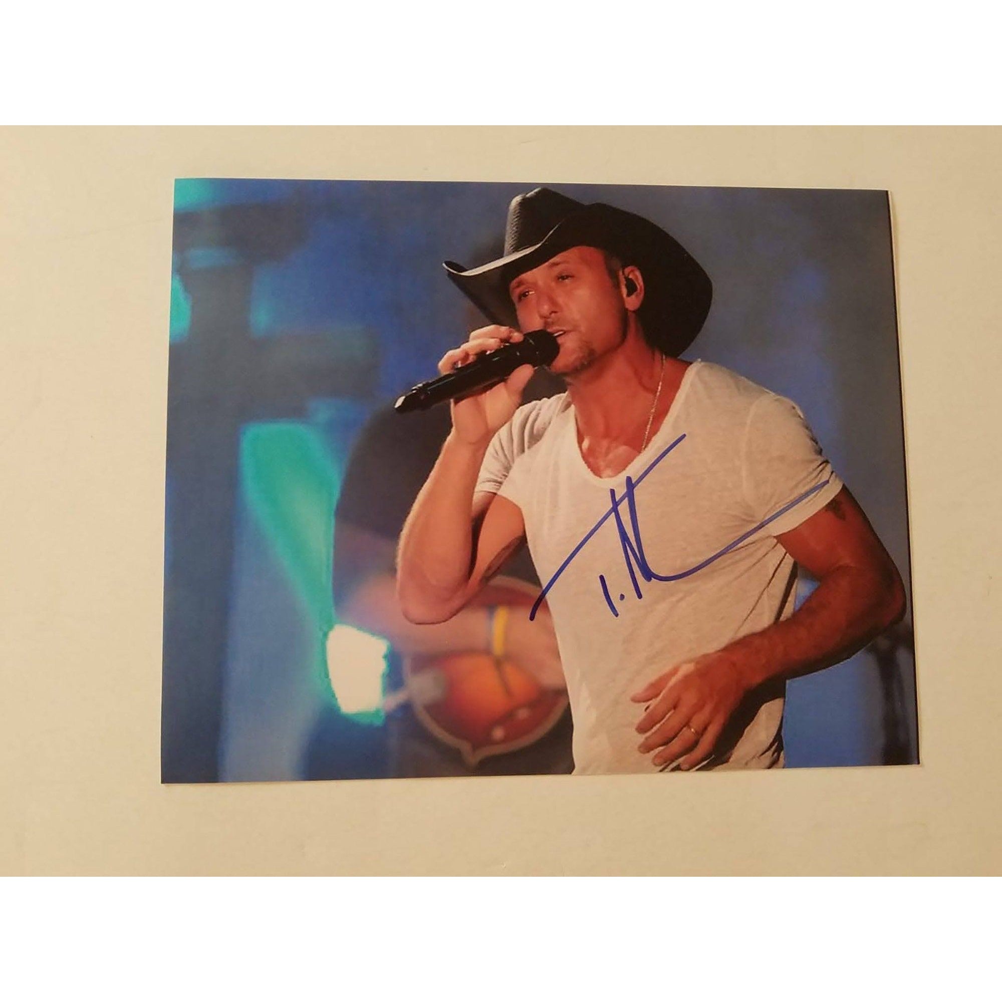 Tim McGraw 8 x 10 signed photo with proof