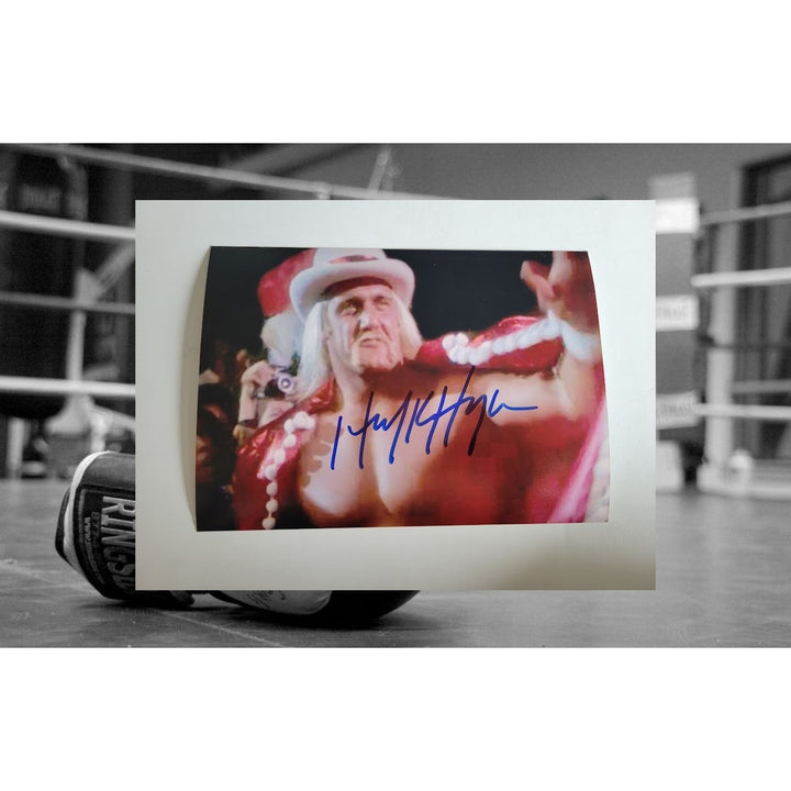 Hulk Hogan 5 x 7 photograph signed