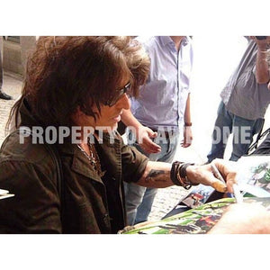 Joe Perry Aerosmith 8 x 10 signed photo with proof
