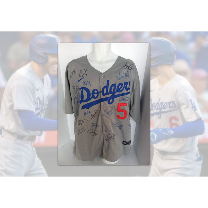 Freddie Freeman 2022 Los Angeles Dodgers team signed jersey with proof