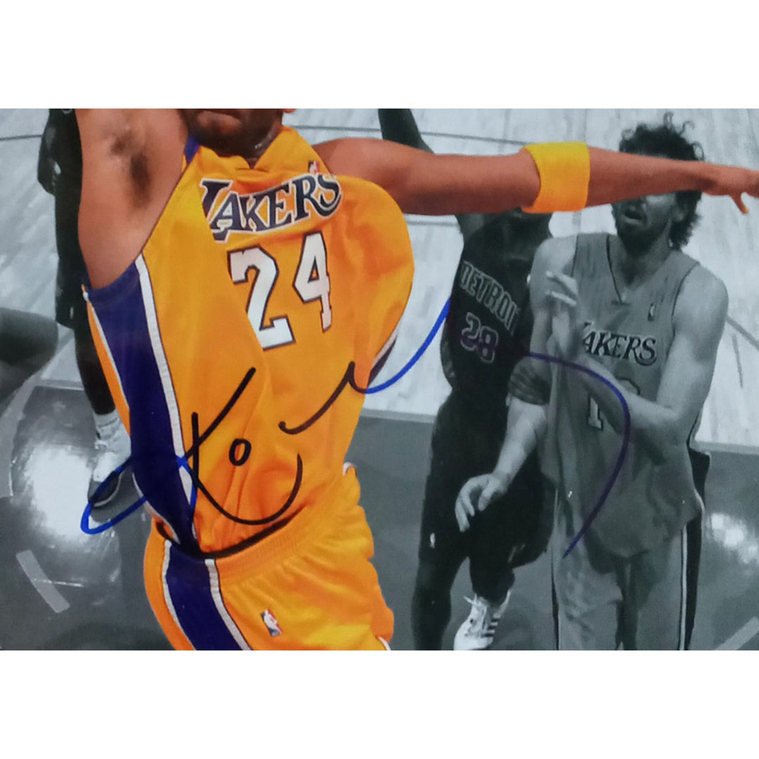 Kobe Bryant Los Angeles Lakers 11 by 14 photo signed with proof - Awesome Artifacts 