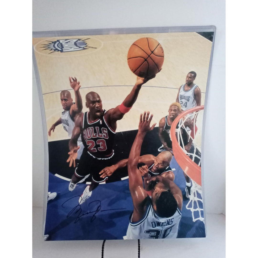 Michael Jordan Chicago Bulls 16 x 20 photo signed with proof - Awesome Artifacts 