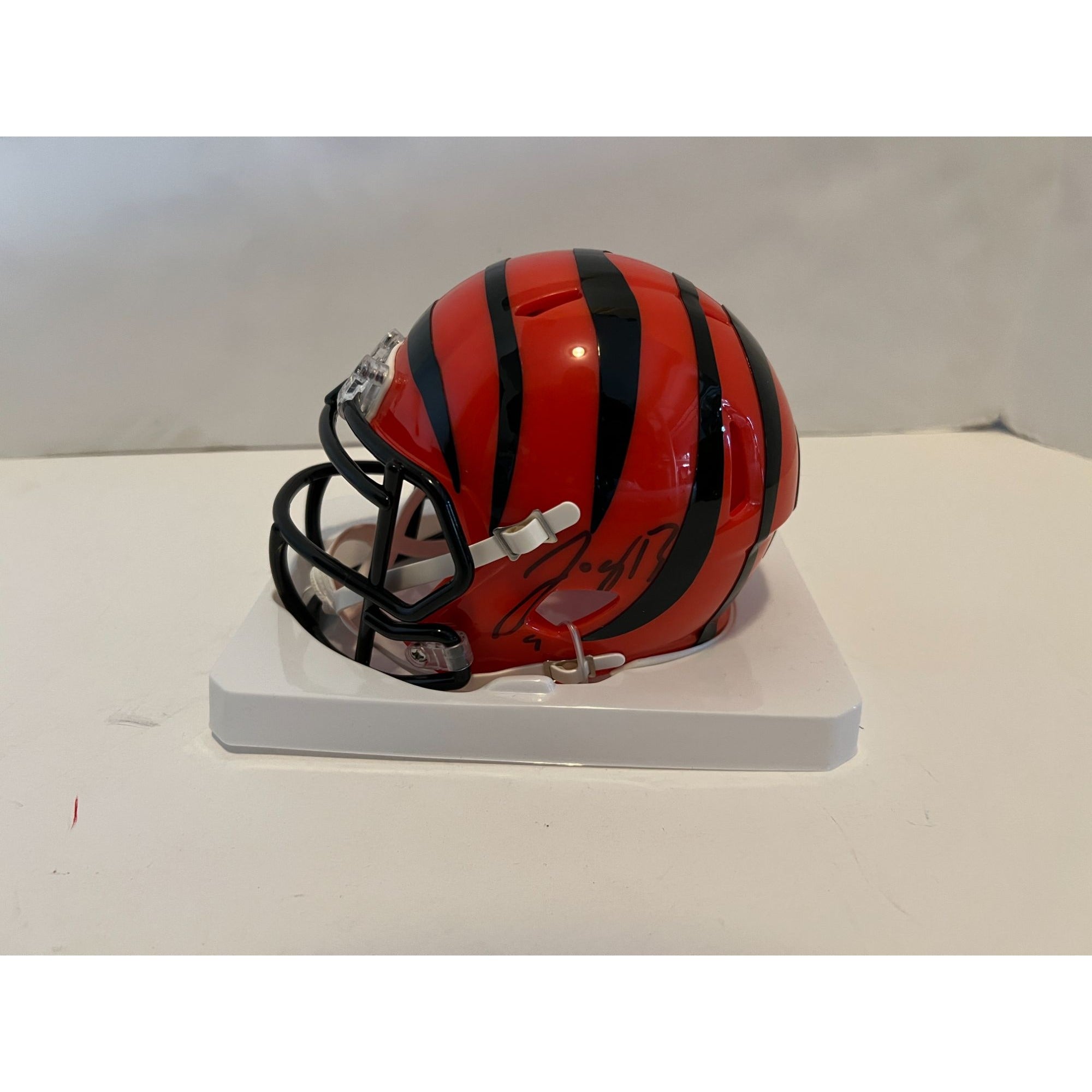 Cincinnati Bengals Joe Burrow Riddell speed mini helmet signed with proof with free acrylic display case