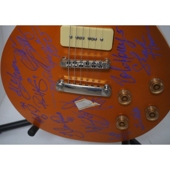 2000 Kobe Bryant Shaquille O'Neal LosLos Angeles Lakers NBA champs Les Paul guitar signed with proof