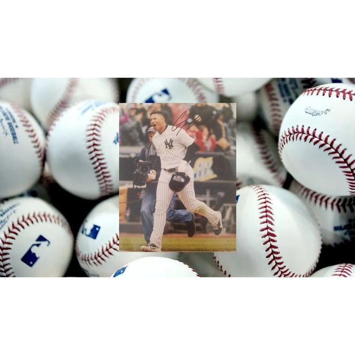 Gleyber Torres 8 x 10 signed photo