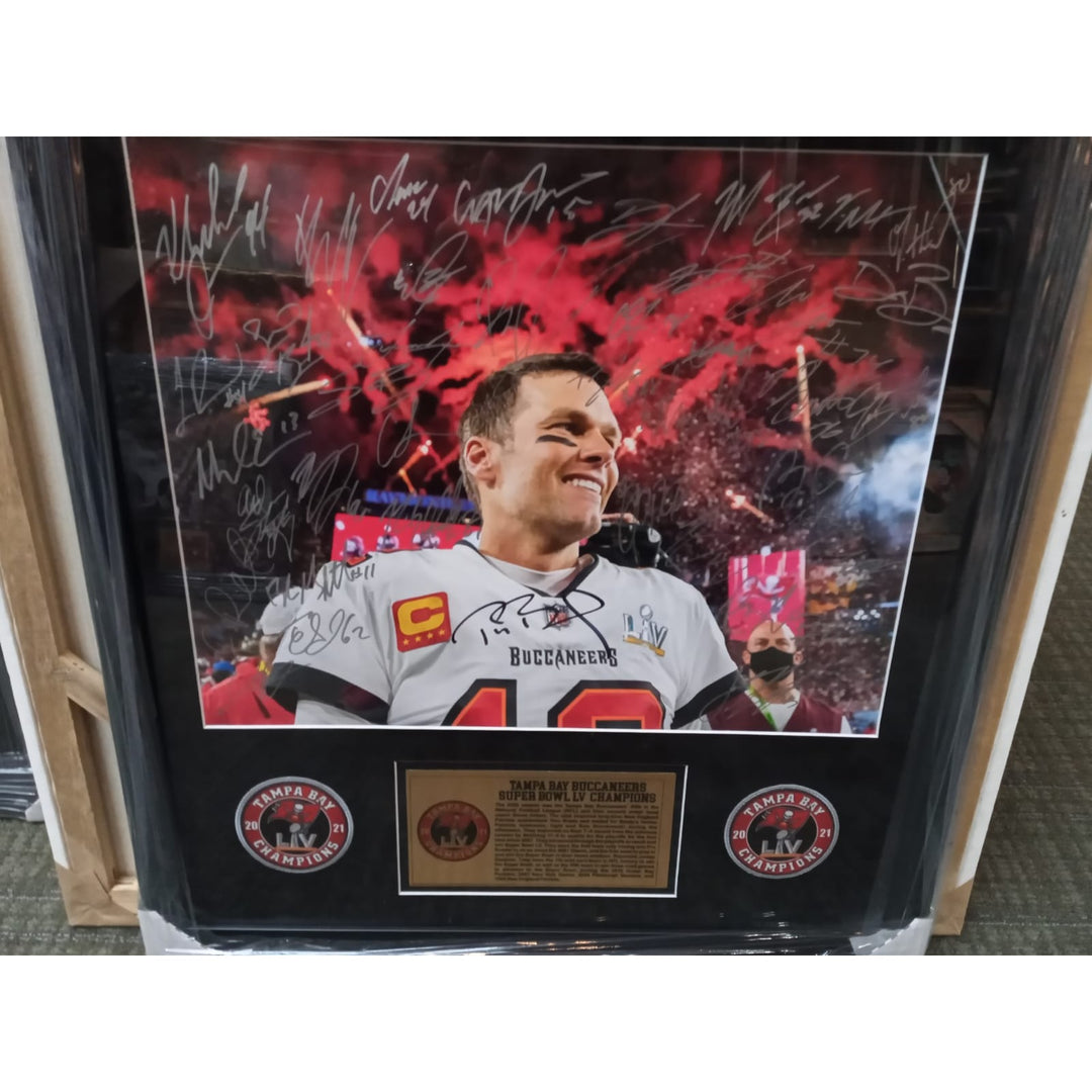 Tom Brady Tampa Bay Buccaneers Super Bowl champions team signed 16x20 photo framed signed with proof