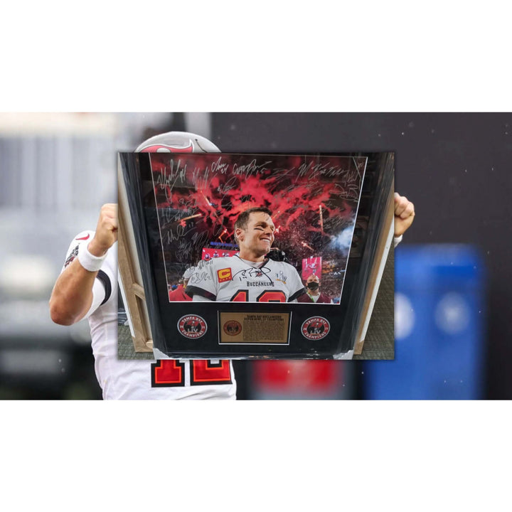 Tom Brady Tampa Bay Buccaneers Super Bowl champions team signed 16x20 photo framed signed with proof