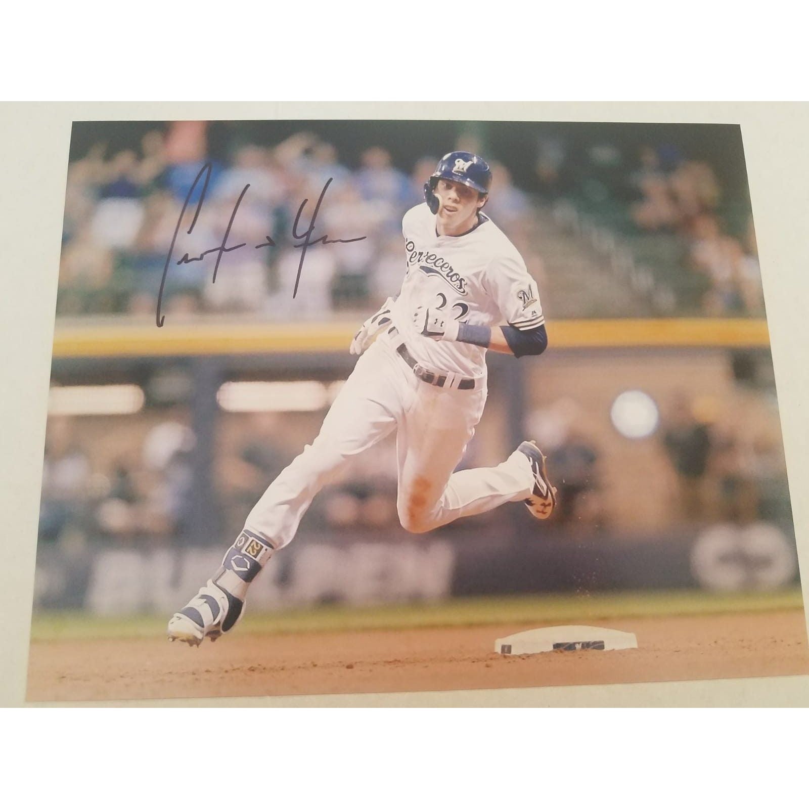 Christian Yelich Milwaukee Brewers 8 x10 signed photo