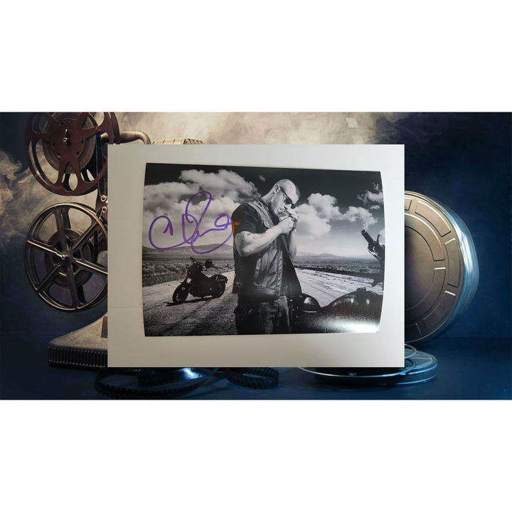 Theo Rossi 5 x 7 photograph signed