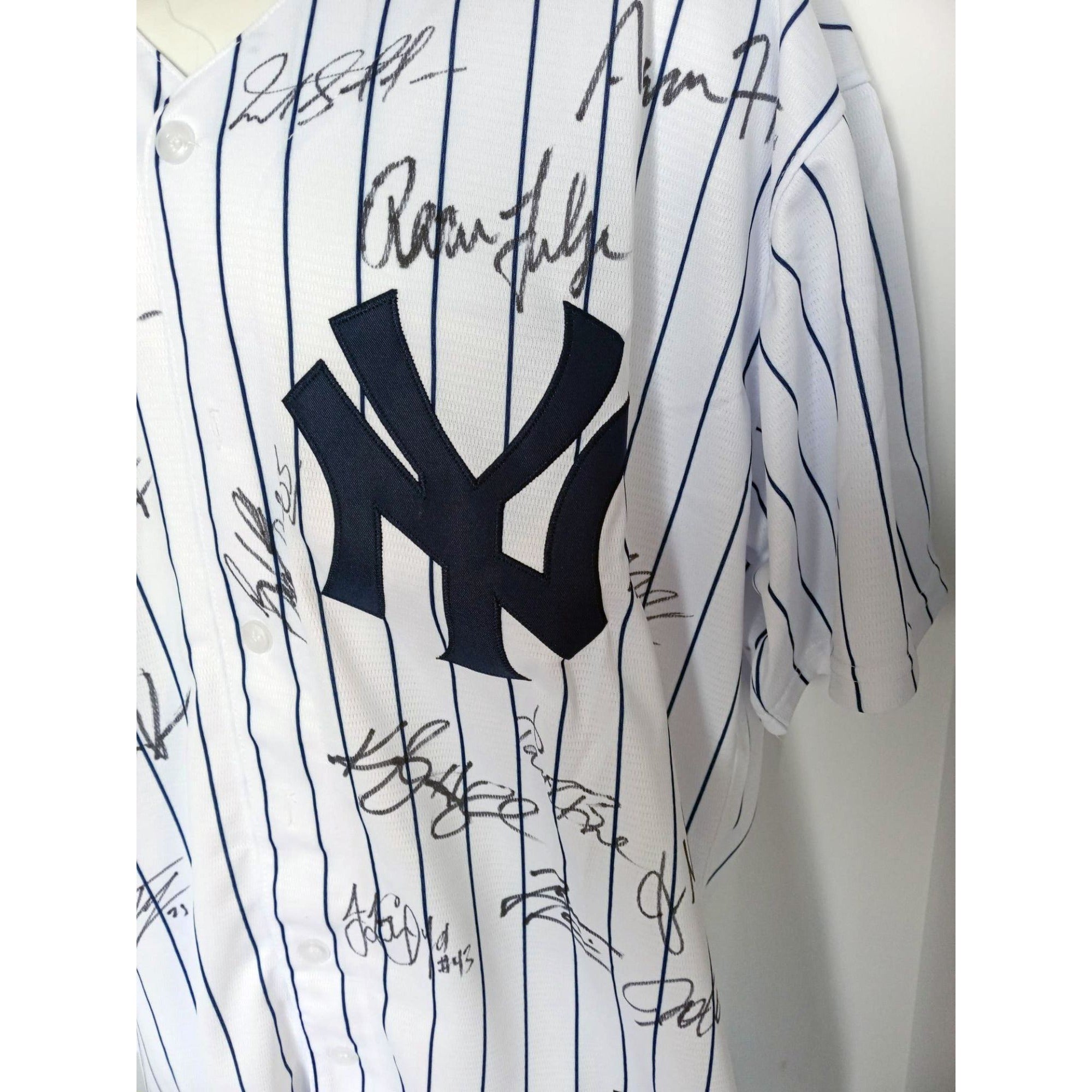 Aaron Judge 2022 New York Yankees size extra large team signed jersey with proof