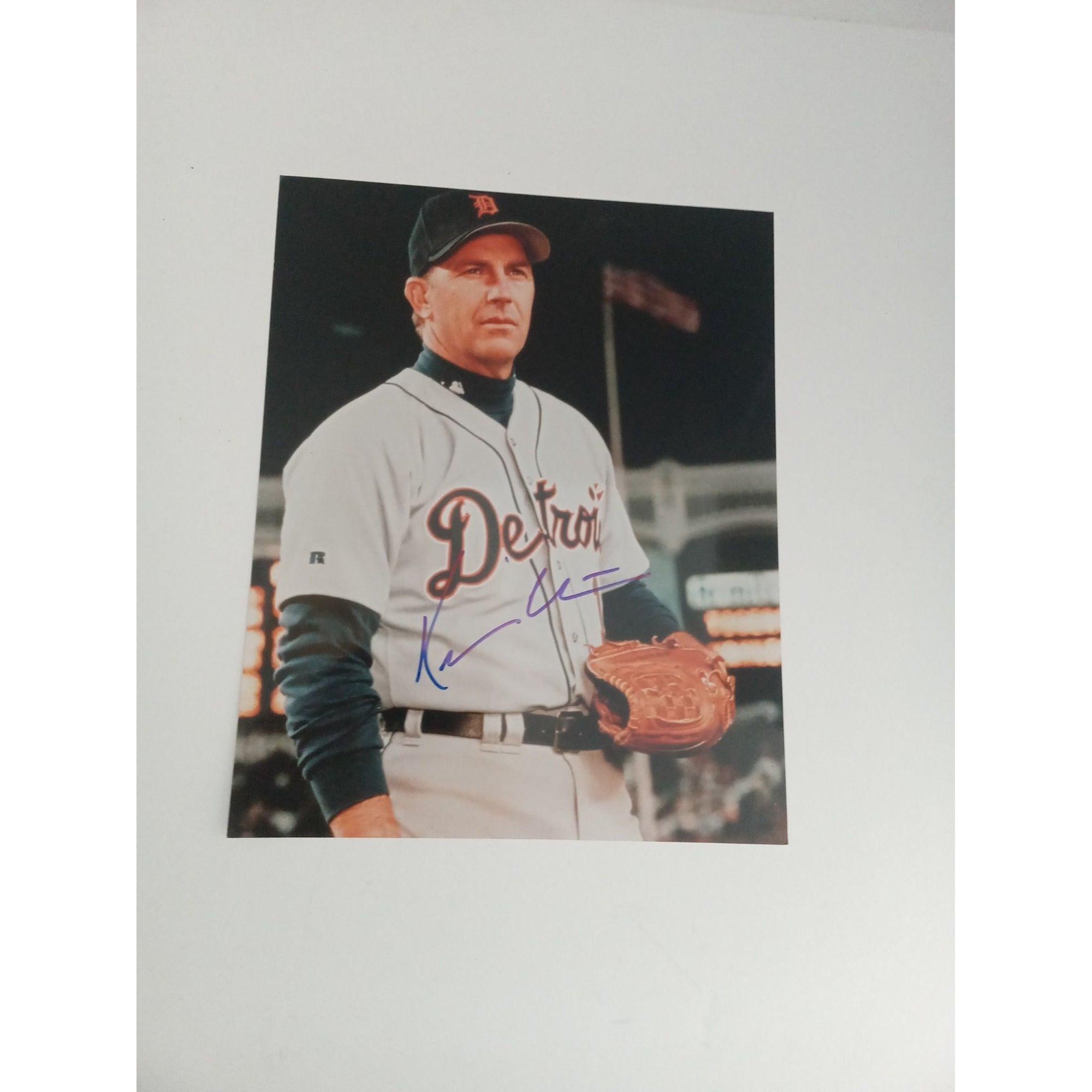 Kevin Costner 8 x 10 signed photo with proof