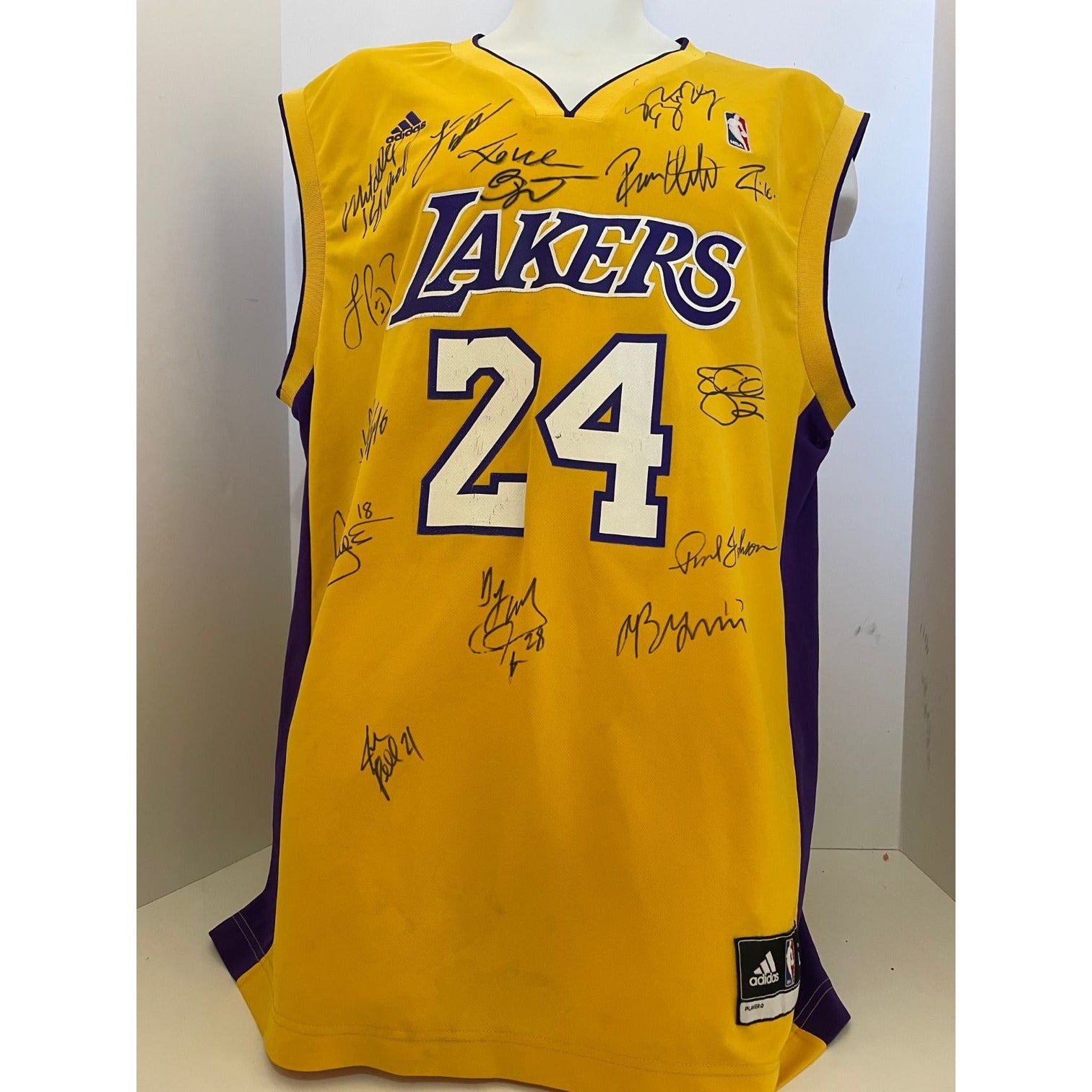 Kobe Bryant Signed Nike Los Angeles Lakers Shooting Shirt Jersey UDA U —  Showpieces Sports
