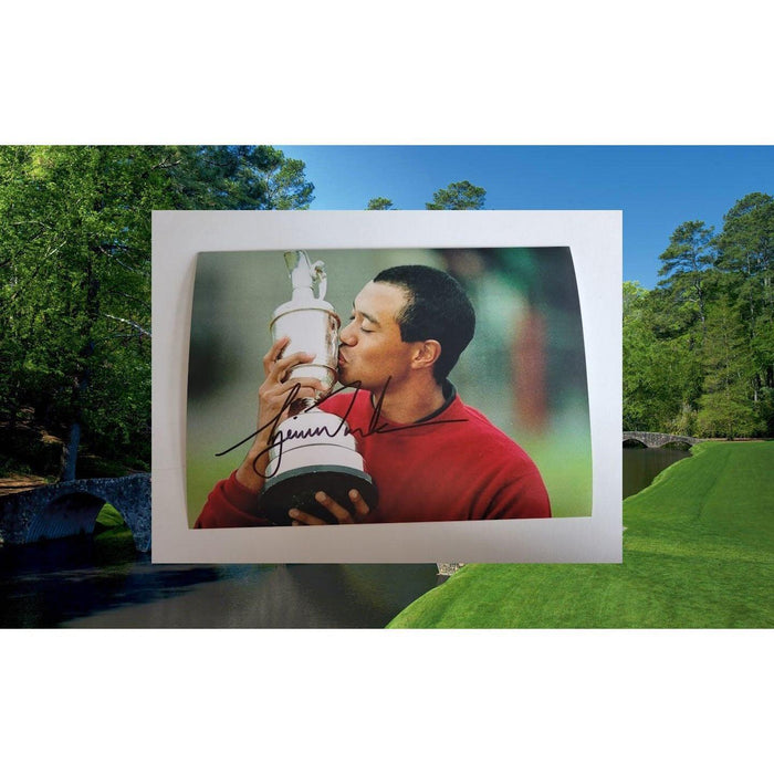 Tiger Woods 5 x 7 photograph signed