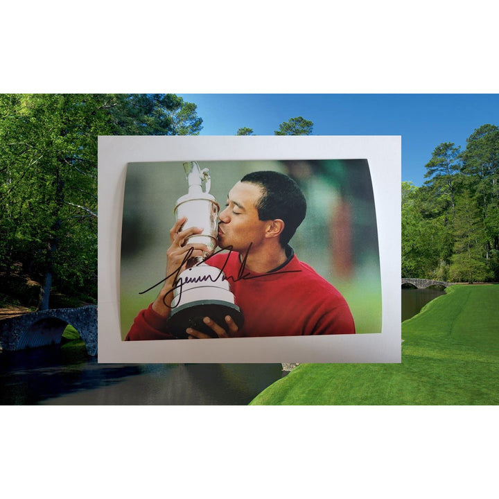 Tiger Woods 5 x 7 photograph signed