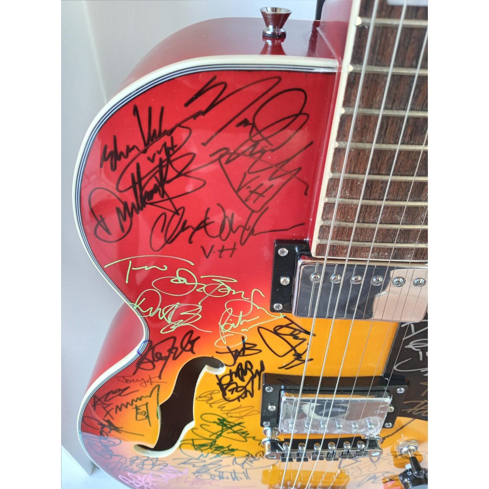 Aerosmith, Bon Jovi, Van Halen, Kiss, Poison, Motley Crue, Styx, incredible guitar signed with proof